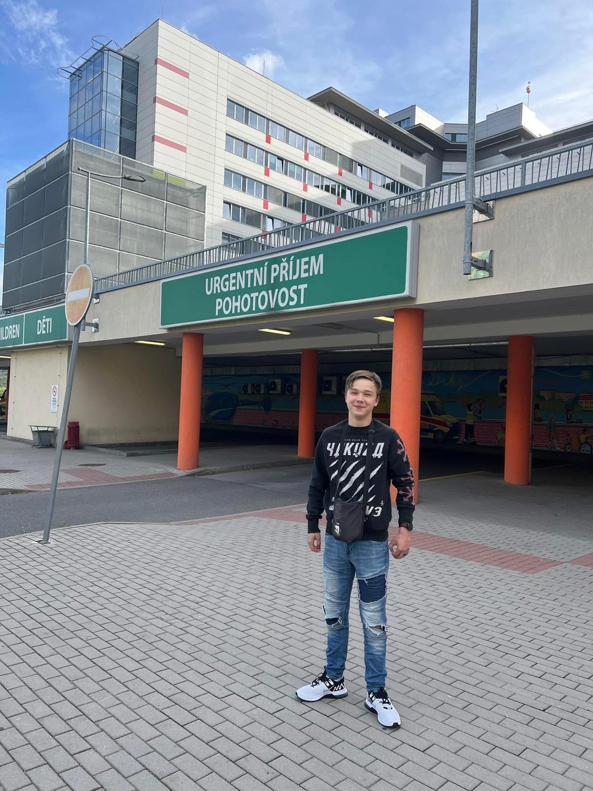 David dnes pred nemocnicou
